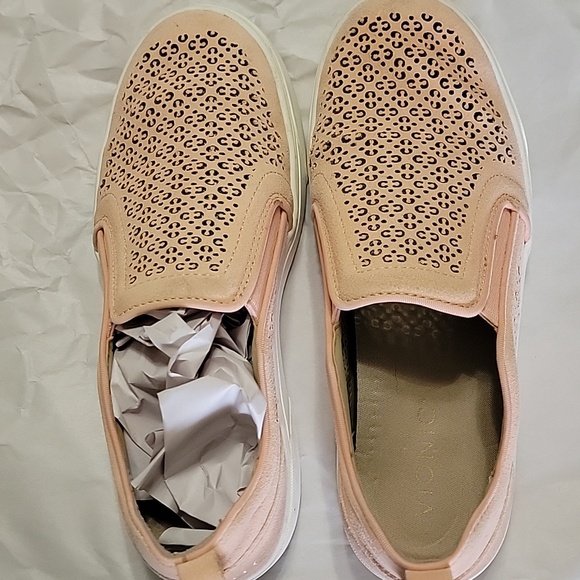 Vionic Kimmie Perf laser cut slip on sneakers size 7 peach suede casual comfort - Picture 2 of 6